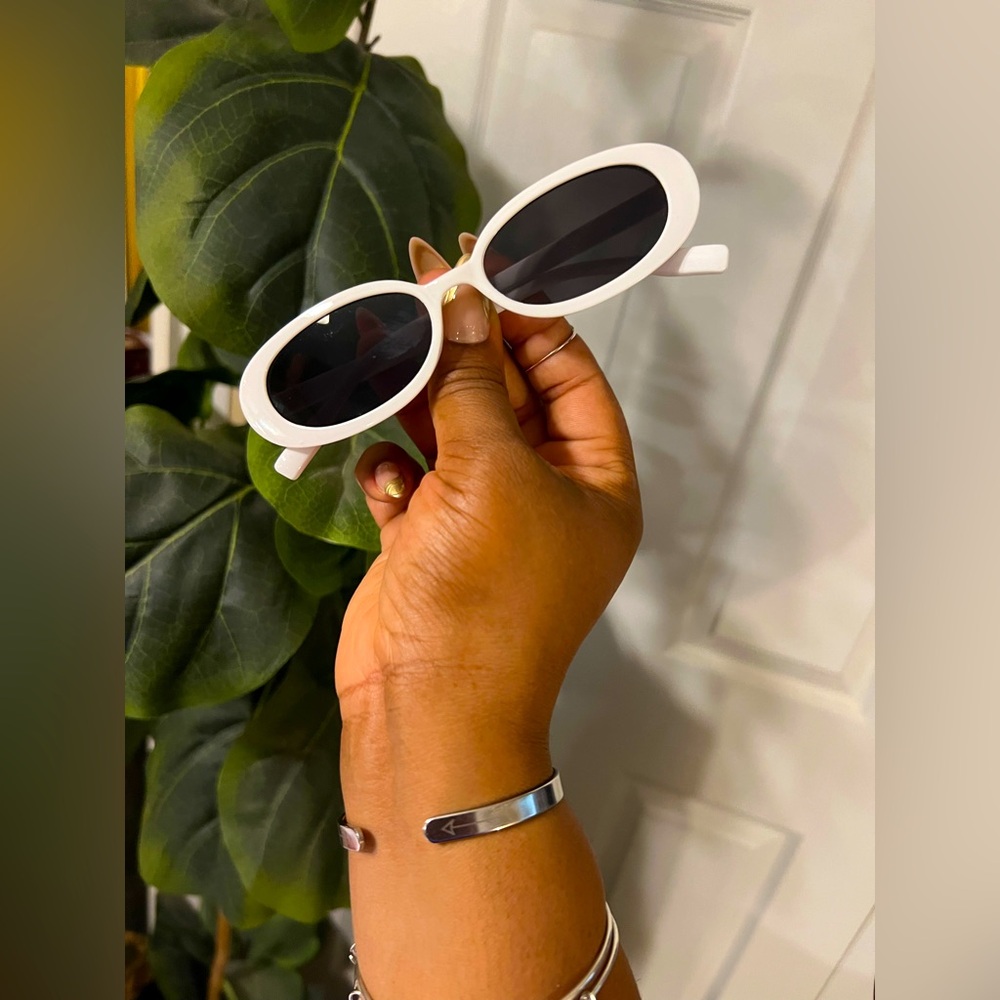 1pc Plastic Oval White | Decorative Unisex Fashion Glasses - Picture 5 of 5